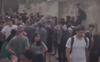 Vídeo: PM usa spray de pimenta contra alunos durante ocupação em escola