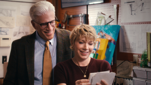 Ted Danson e Mary Elizabeth Ellis em "Um Espião Infiltrado"