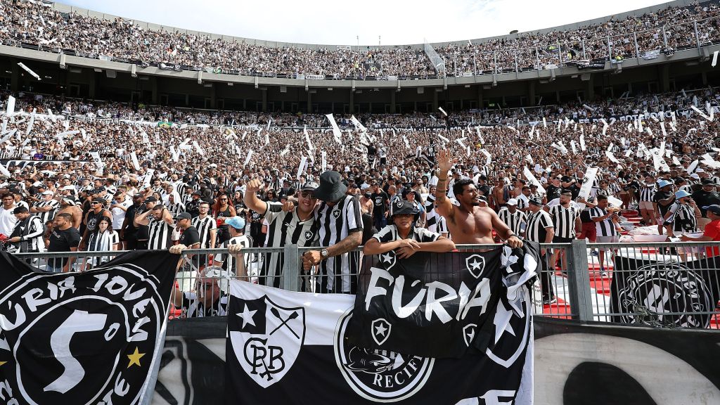 Torcida do Botafogo no Mâs Monumental