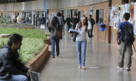 Alunos do ProUni desistem menos da graduação do que estudantes sem bolsas