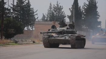 Regime de Assad enfrenta possível luta em duas frentes, com a principal ofensiva ao norte e a nova ganhando força no sul do país