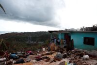 Moradores de Mayotte pedem mais ajuda de Macron após ciclone