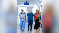 “Levou tranquilidade para todos”, diz Janja sobre Lula caminhando em hospital