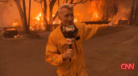 Incêndios estão "fora de controle" em Altadena, afirma repórter da CNN