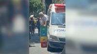 Agentes removem ambulância feita de depósito irregular de bebidas em Copacabana