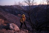 Condições climáticas em Los Angeles melhoram e dão respiro aos bombeiros