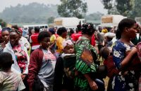 Refugiados chegam a Ruanda em busca de segurança