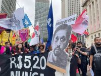 Manifestantes protestam contra aumento da tarifa do transporte público em SP