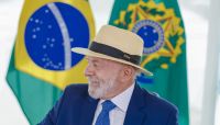 Dia de dizer em alto e bom som: "Ainda estamos aqui", diz Lula