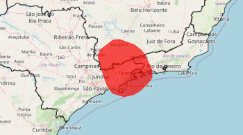 Chuva pode ser superior a 60 mm/h e os riscos incluem grandes alagamentos, transbordamentos de rios e deslizamentos de encostas. 