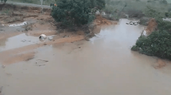 Acidente ocorreu na madrugada deste domingo (12); duas pessoas morreram e uma está desaparecida