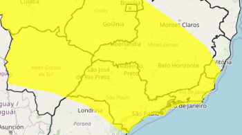 Intensidade da chuva pode chegar a 50 milímetros; riscos incluem corte de energia elétrica, queda de árvores, alagamentos e descargas elétricas