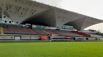 Equipes se enfrentam no final da tarde deste domingo (19)