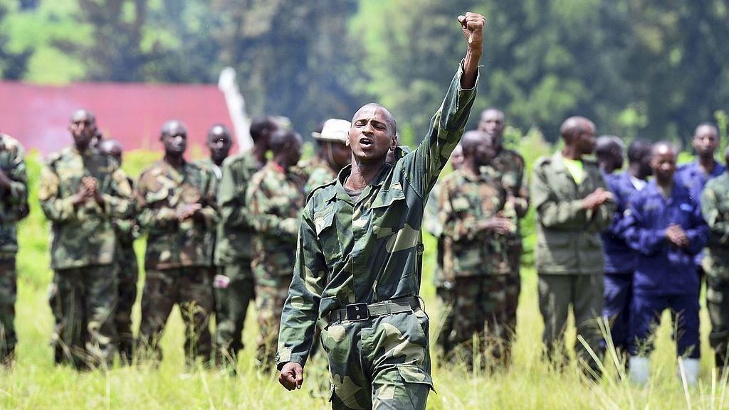 Grupo rebelde M23 durante treinamento militar em Rutshuru, República Democrática do Congo