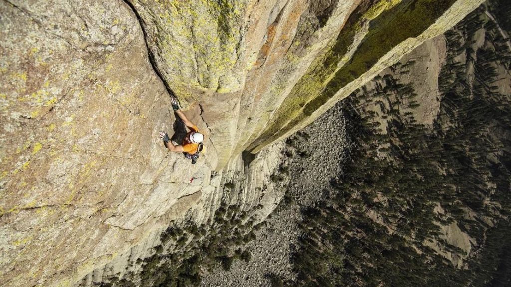 Alpinista cego Jesse Dufton escala a parede El Matador, de 150m