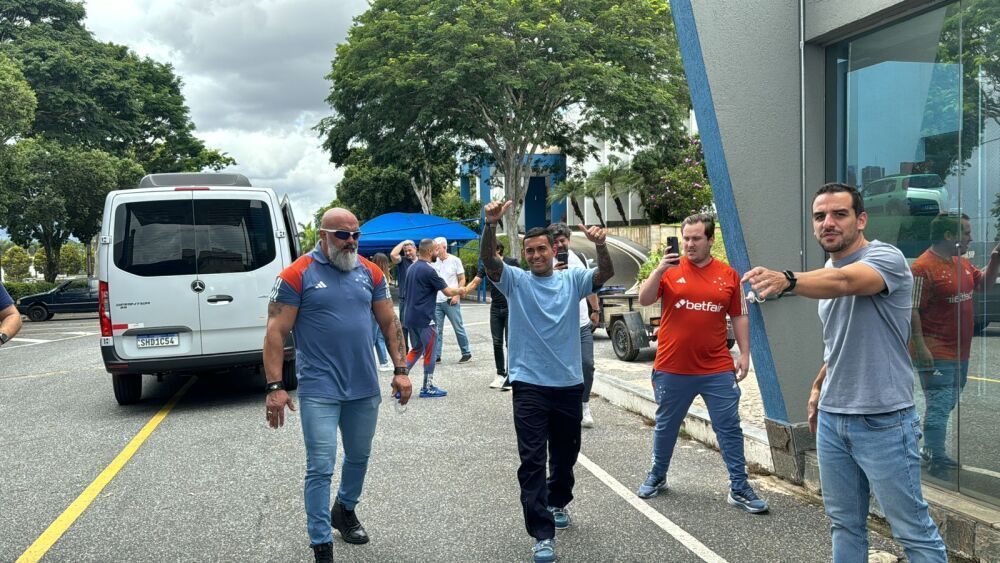 Reforço do Cruzeiro, Dudu chega à Toca da Raposaa