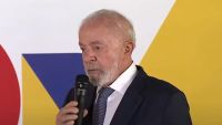 Lula aparece sem chapéu e garante que está “totalmente recuperado”