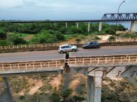 Carro está há um mês preso em ponte que desabou entre Tocantins e Maranhão