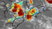 São Paulo tem domingo de chuva e alertas; motociclista morre em Guarulhos