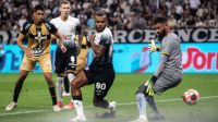 Corinthians bate Água Santa no Paulistão e chega a dez vitórias seguidas