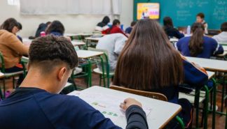 Inadimplência em escolas cai mais de 2% em 2024, diz pesquisa