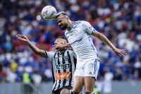 Com gol contra de Fabrício Bruno, Cruzeiro perde para o Athletic no Mineiro