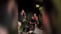 Galvão Bueno mostra talento na bateria em festa de Ano Novo; assista