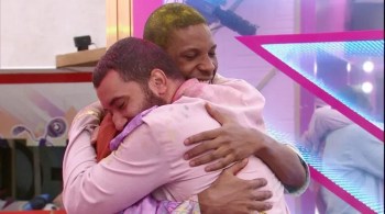 Economista se envolveu com Lucas no programa e protagonizou o primeiro beijo gay da história do reality show