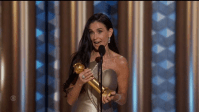 Demi Moore não esperava vitória no Globo de Ouro: "Nada preparada"