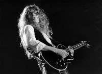 John Sykes, guitarrista do Whitesnake e do Thin Lizzy, morre aos 65 anos