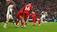 Sob frio de 1º C, Liverpool e Manchester United empatam em clássico quente