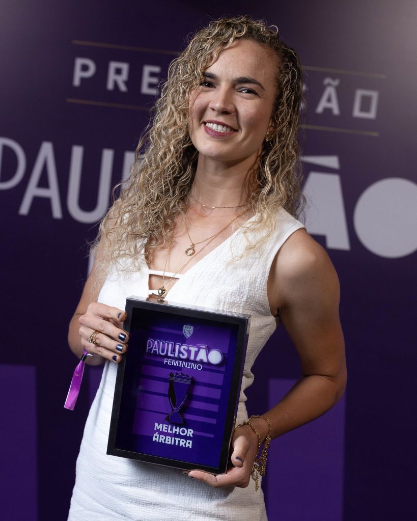 Mariana Nanni Batalha foi eleita a melhor árbitra do Paulistão Feminino