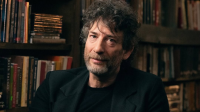 Quem é Neil Gaiman, acusado de abuso sexual por funcionárias e fãs