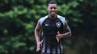 Patrick de Paula encara pressão e recomeço no Botafogo: "Nasci pronto"