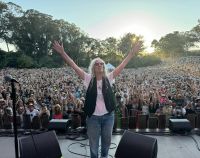 Patti Smith cancela 2ª apresentação em SP após passar mal no palco