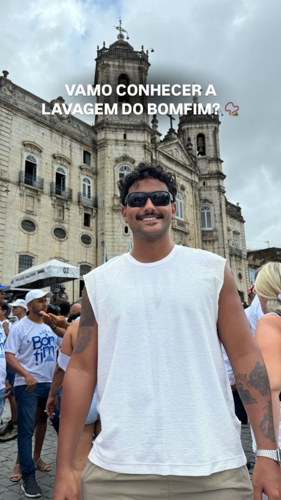 Ex-BBB Lucas Pizane na Lavagem do Senhor do Bonfim, em Salvador