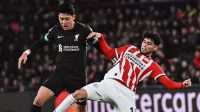 Liverpool perde para PSV, mas se classifica na liderança da Champions