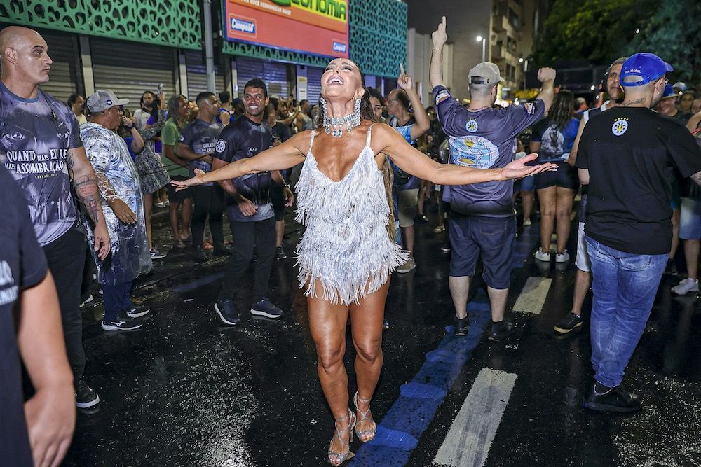 Sabrina Sato no ensaio da Unidos de Vila Isabel