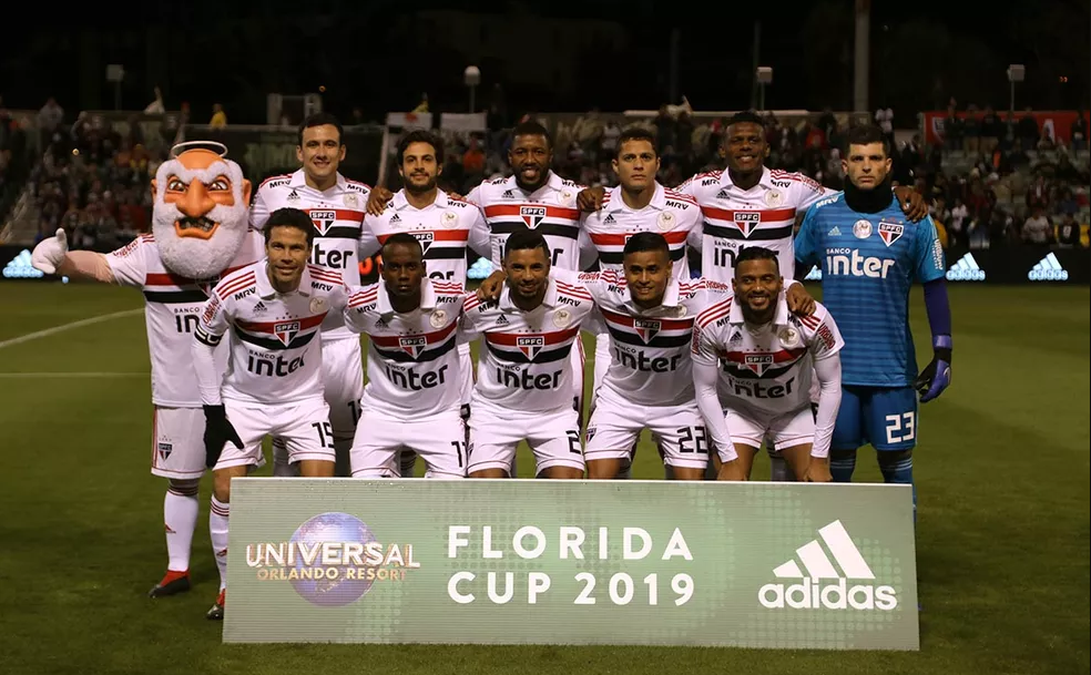 Elenco do São Paulo antes de jogo da FC Series