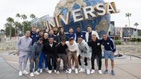 Time do Cruzeiro aproveita folga em parques da Universal em Orlando