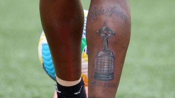 Campeão pelo Botafogo revela história inusitada sobre tatuagem antes de prêmio