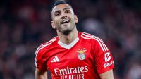 Quem é Vangelis Pavlidis, autor de hat-trick em Benfica x Barcelona