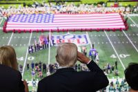 Donald Trump é o 1º presidente dos EUA a ir a Super Bowl durante mandato