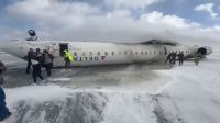 Veja imagens de avião que capotou no Canadá