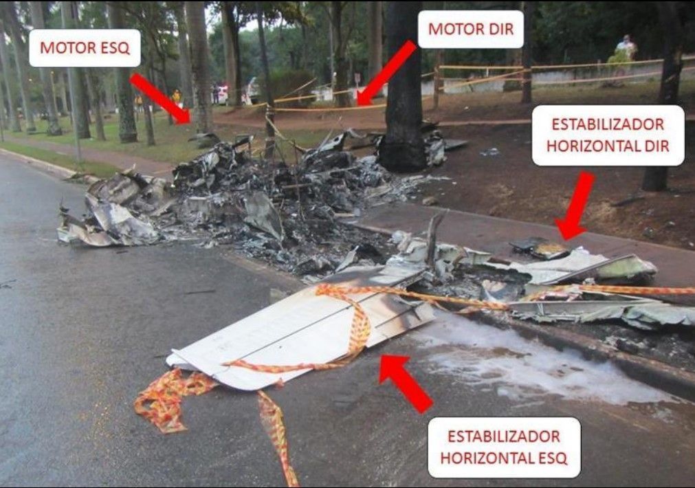 Destroços do avião que caiu em 2020 na avenida Braz Leme, na zona norte de São Paulo