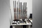 Viúva de CAC guardava arsenal com 22 armas em apartamento no Recife