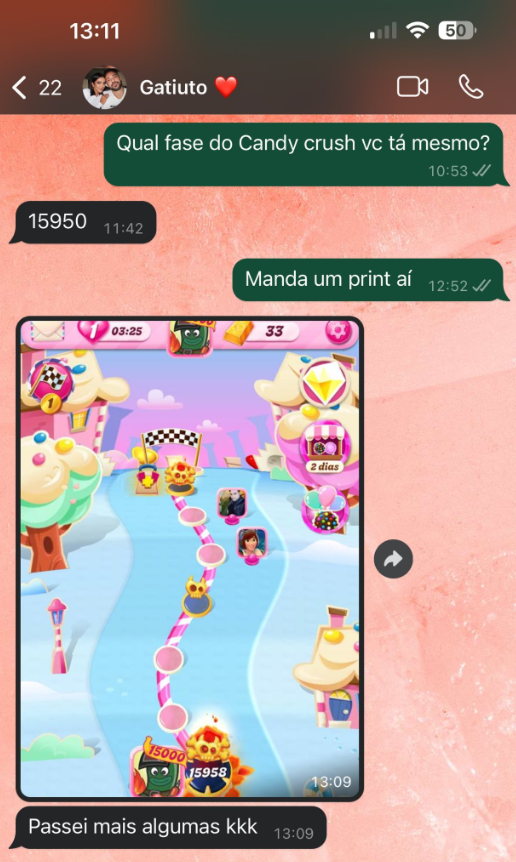 Everton Ribeiro é mestre no Candy Crush