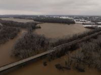 Forte tempestade nos EUA mata ao menos nove, derruba árvores e inunda ruas