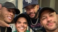 Craques de Corinthians e Santos, Memphis e Neymar jogam poker juntos