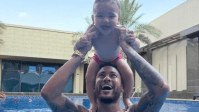 "Efeito Mavie": filha de Neymar rouba a cena nas redes